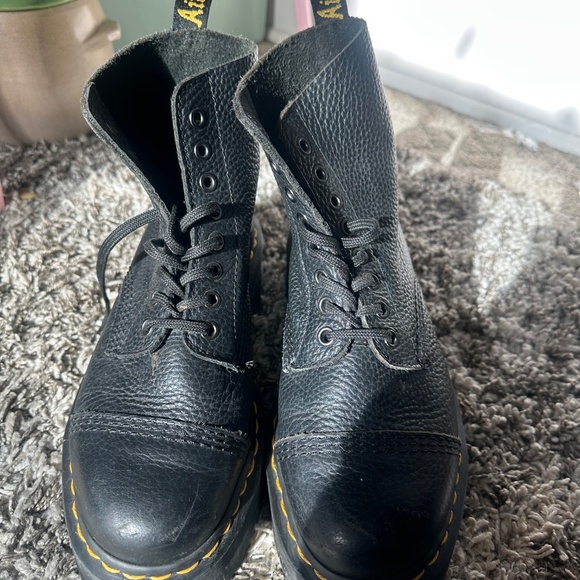 Dr. Martens Sinclair Platform Boots! - Picture 3 of 9